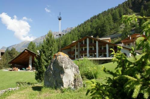 Eco Wellness Hotel Notre Maison Cogne Bagian luar foto