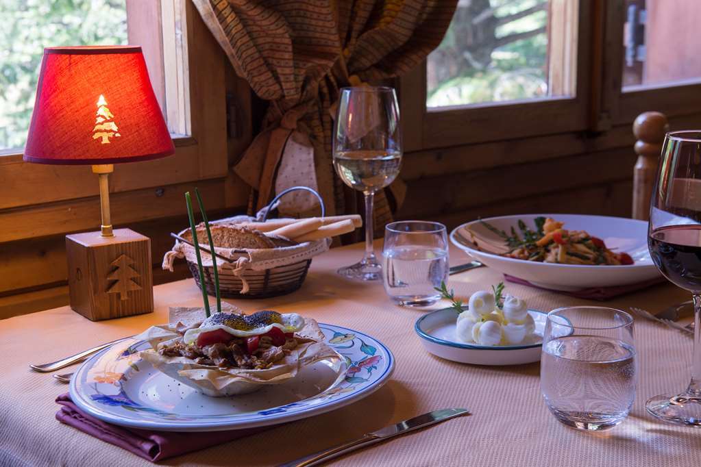Eco Wellness Hotel Notre Maison Cogne Restoran foto